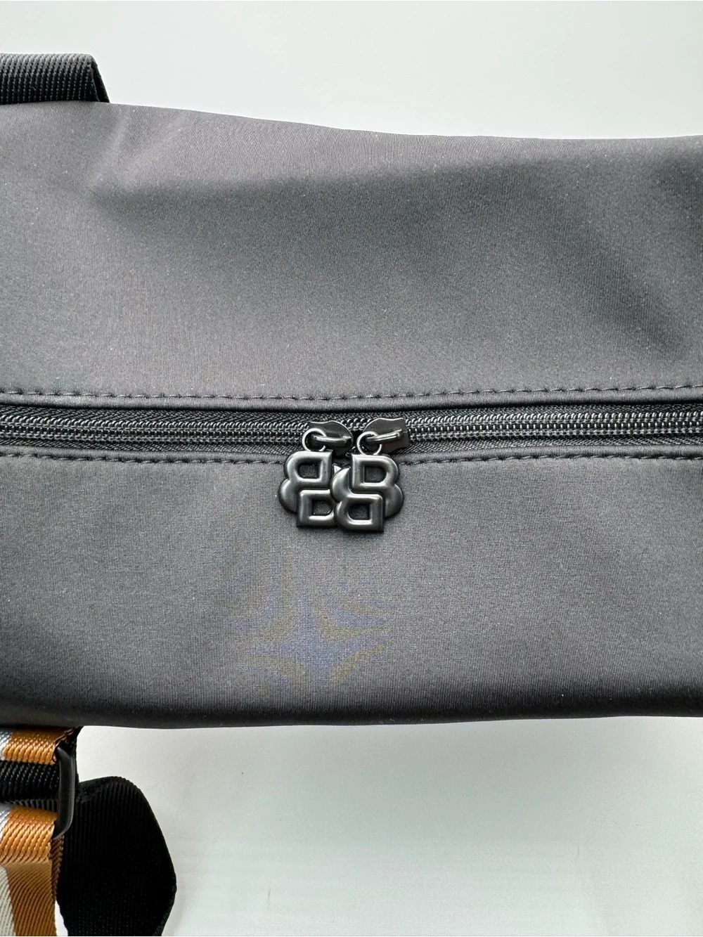 Hugo BOSS Parfums Black Weekender Duffel Travel Gym Bag Striped Handles Zip Tote
